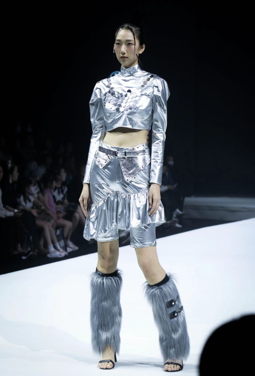 00后設(shè)計(jì)師亮出畢業(yè)答卷，北京服裝學(xué)院時(shí)裝周詮釋新生代時(shí)尚力量